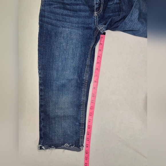 Myth Of Jade Capri Mid-rise Rolled Hem Distressed Women's Jeans Size 10 - Picture 11 of 12